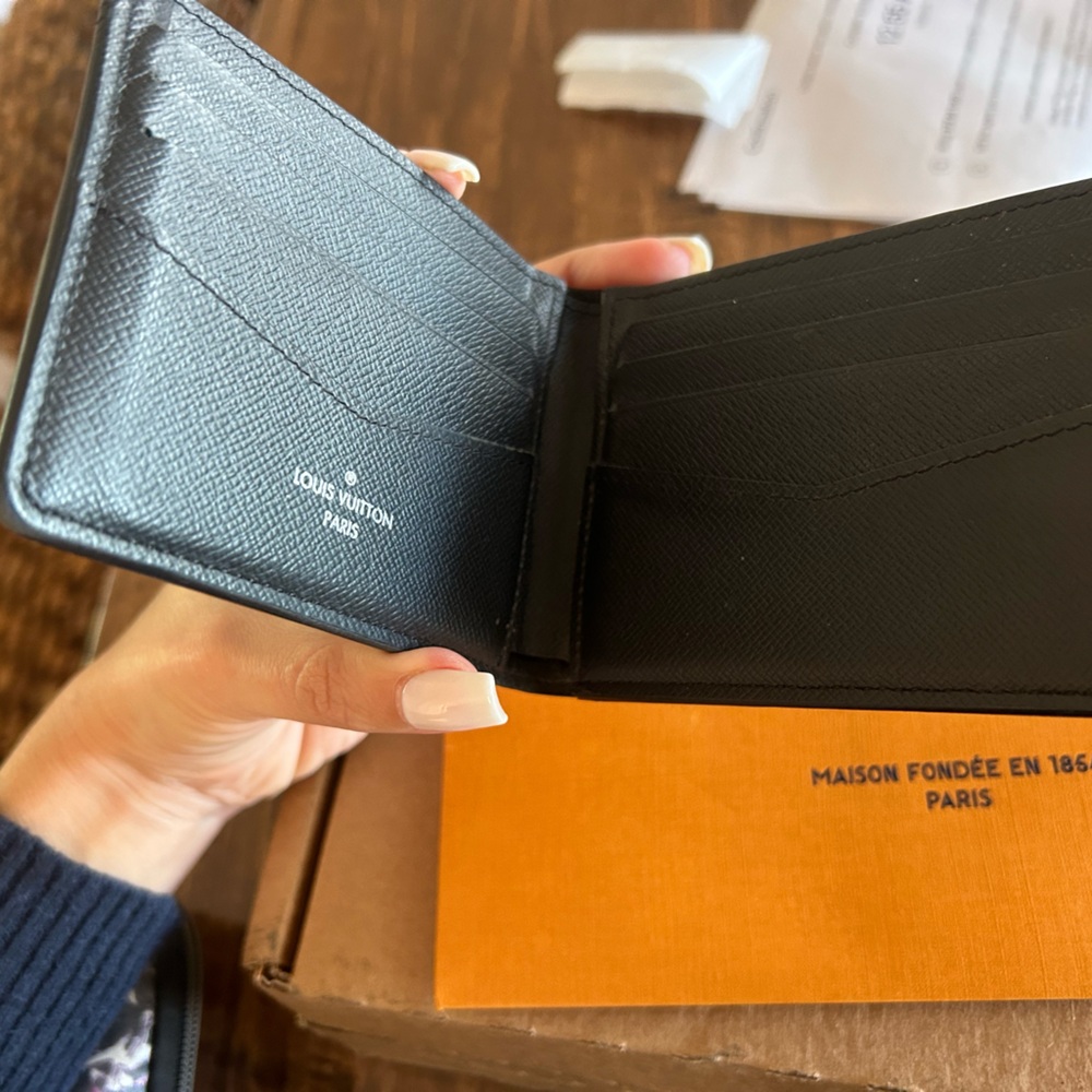 Louis Vuitton men’s wallet for sale - Picture 2 of 7